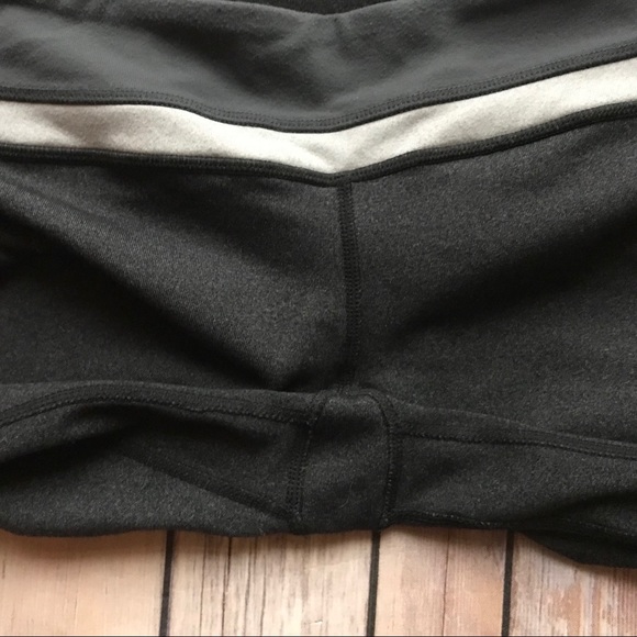 SALE Lululemon Capris Legging Size 6 - Picture 5 of 8